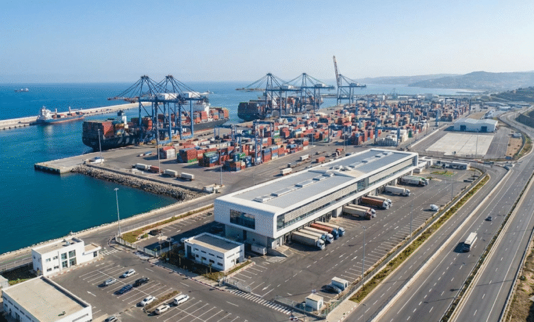 Le-complexe-portuaire-de-Tanger-Med-symbole-de-lintegration-du-Maroc-dans-le-commerce-mondial-et-de-sa-puissance-logistique.